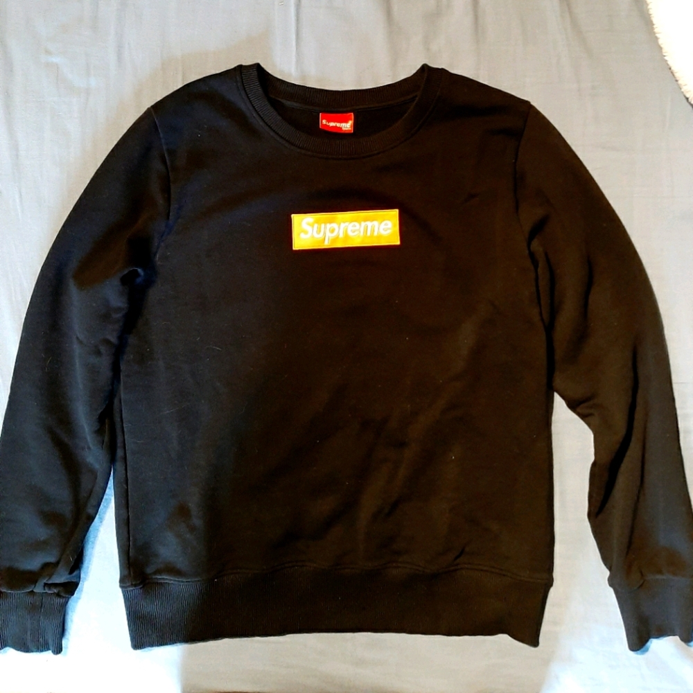 Supreme crewneck sweatshirt